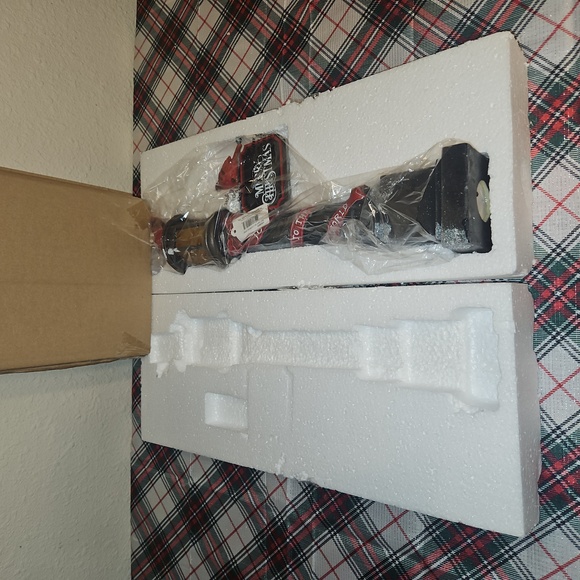 Transpac Festive Resin Light Up Merry Christmas Cardinal Lamp Post - Picture 9 of 9